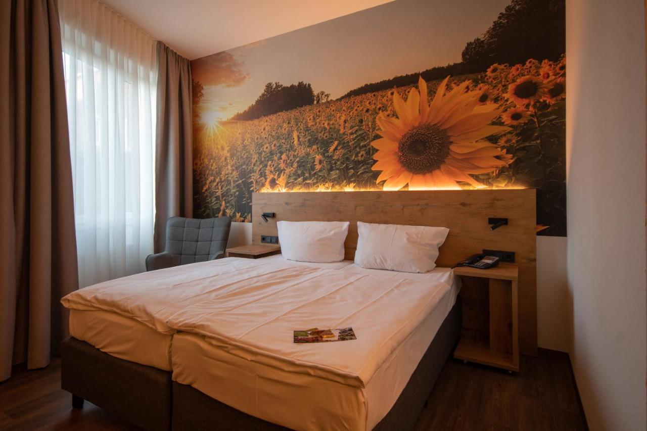 Hotel Stadt アウリッヒ エクステリア 写真